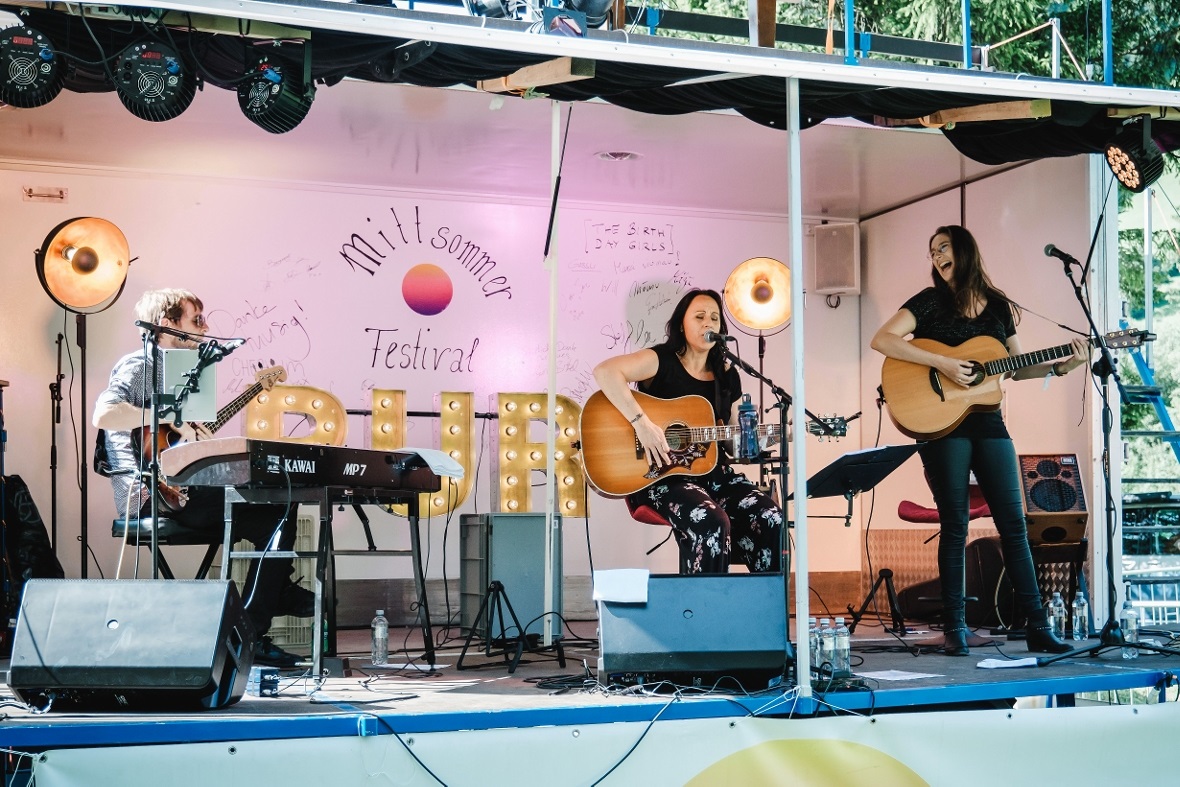 Sandee bei ihrem Auftritt am Live At The Falls 2021.