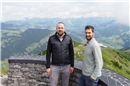 Sandro Karlen (Leiter Finanzen und Administration) und Projektleiter Jannik Sage...