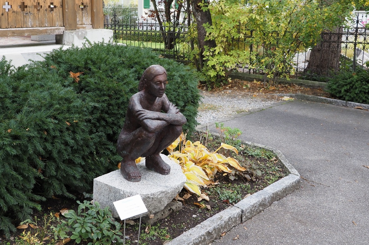 «Sara kauernd» von Walter Weber, Ballwil.