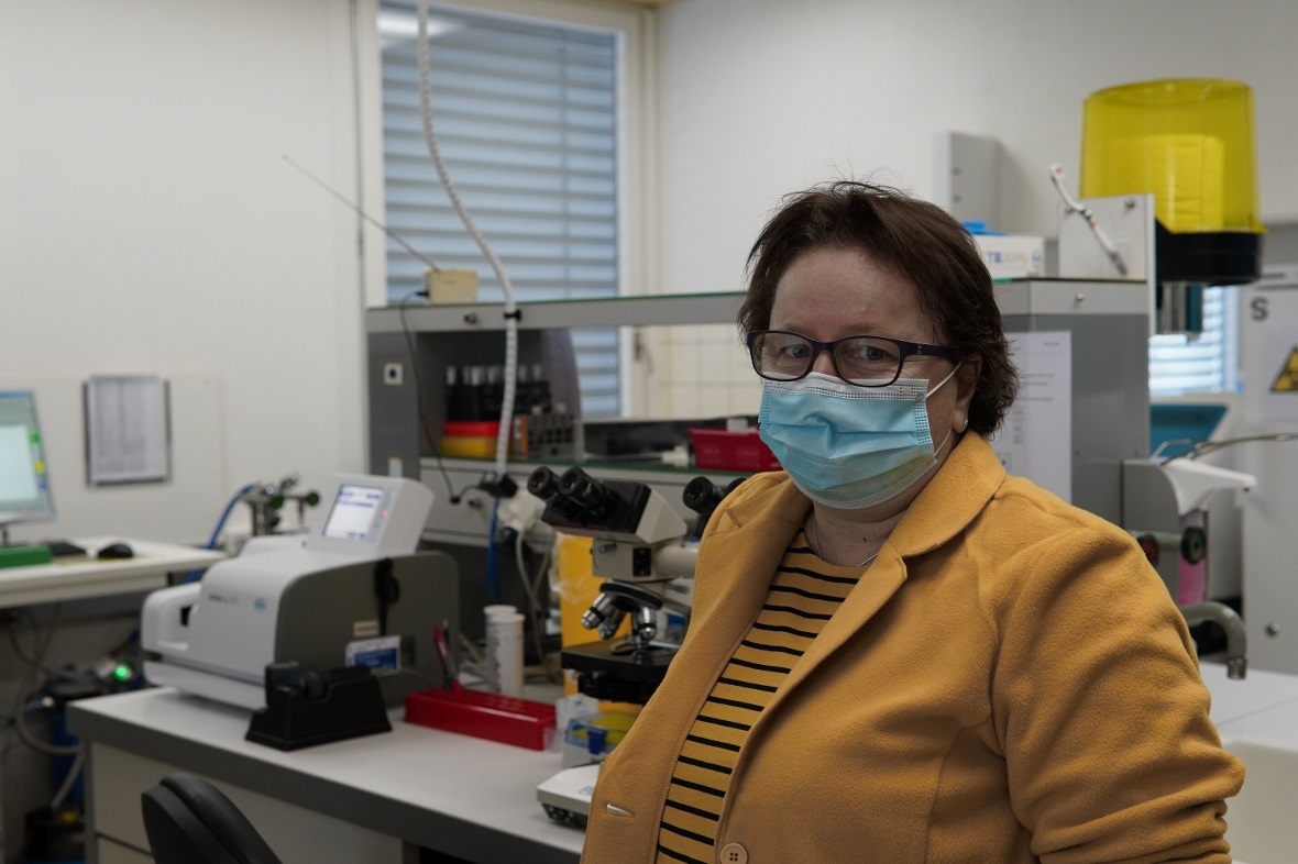 Sarah Carron, Teamleiterin des MCL-Labors in Zweisimmen