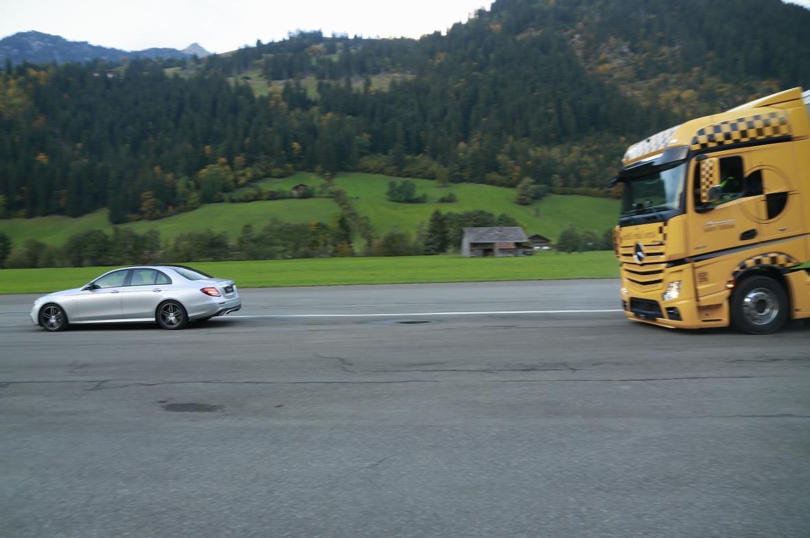 Scharfes Bremsen mit dem automatischen Distomat