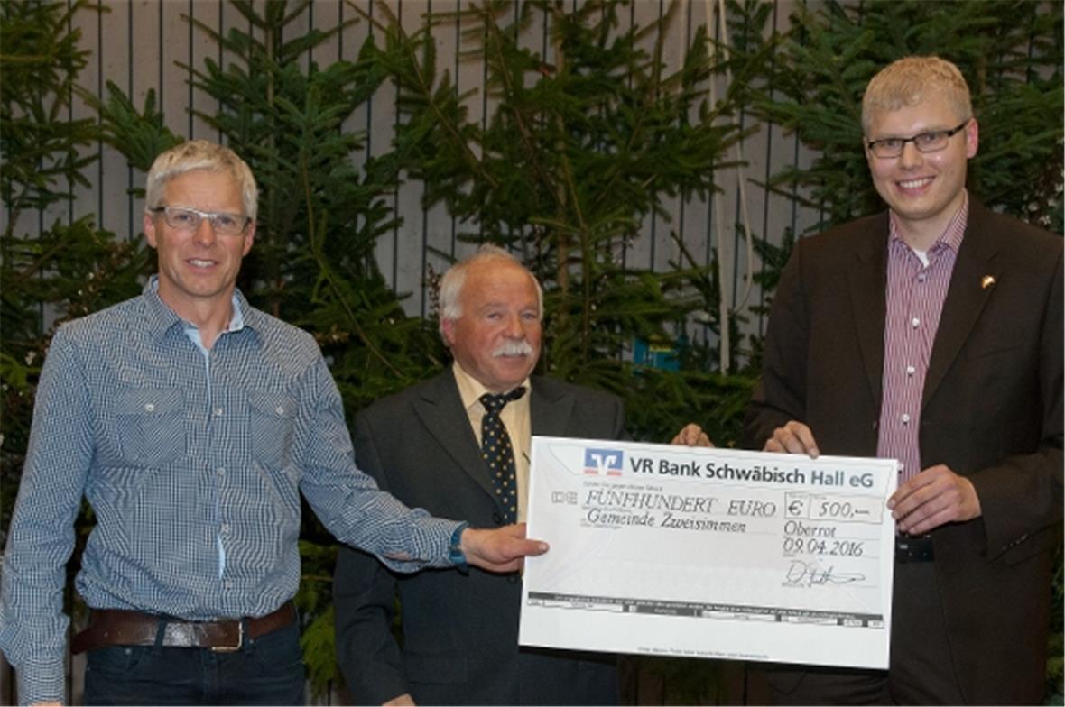 Scheck der Gemeinde Oberrot für das Jugendprojekt der Zweisimmner Gemeinde.