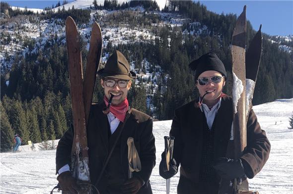 Schicke nostalgische Burschen