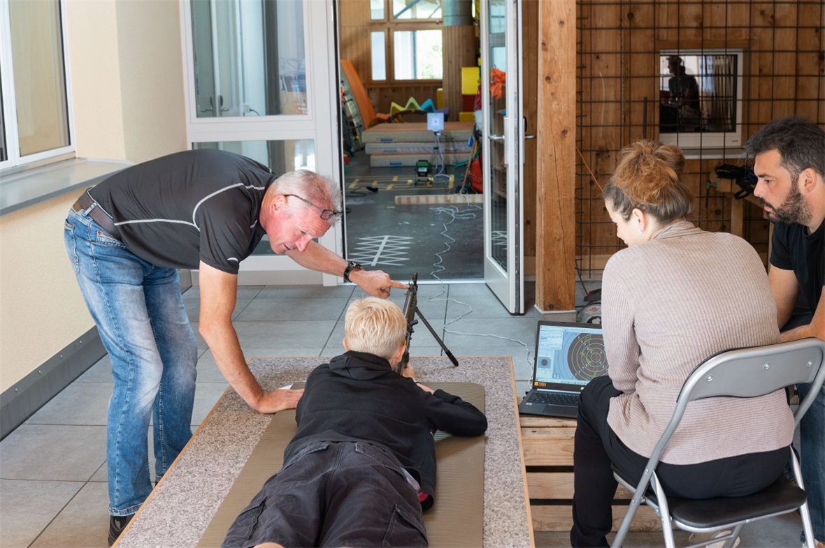 Schiessen ohne Schall und Rauch: Mit dem Lasergewehr konnte die eigene Treffsich...