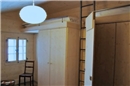 Schlafgaden mit Schränken und Leiter zu den Kajütenbetten (Teuscher Holzbau AG, ...