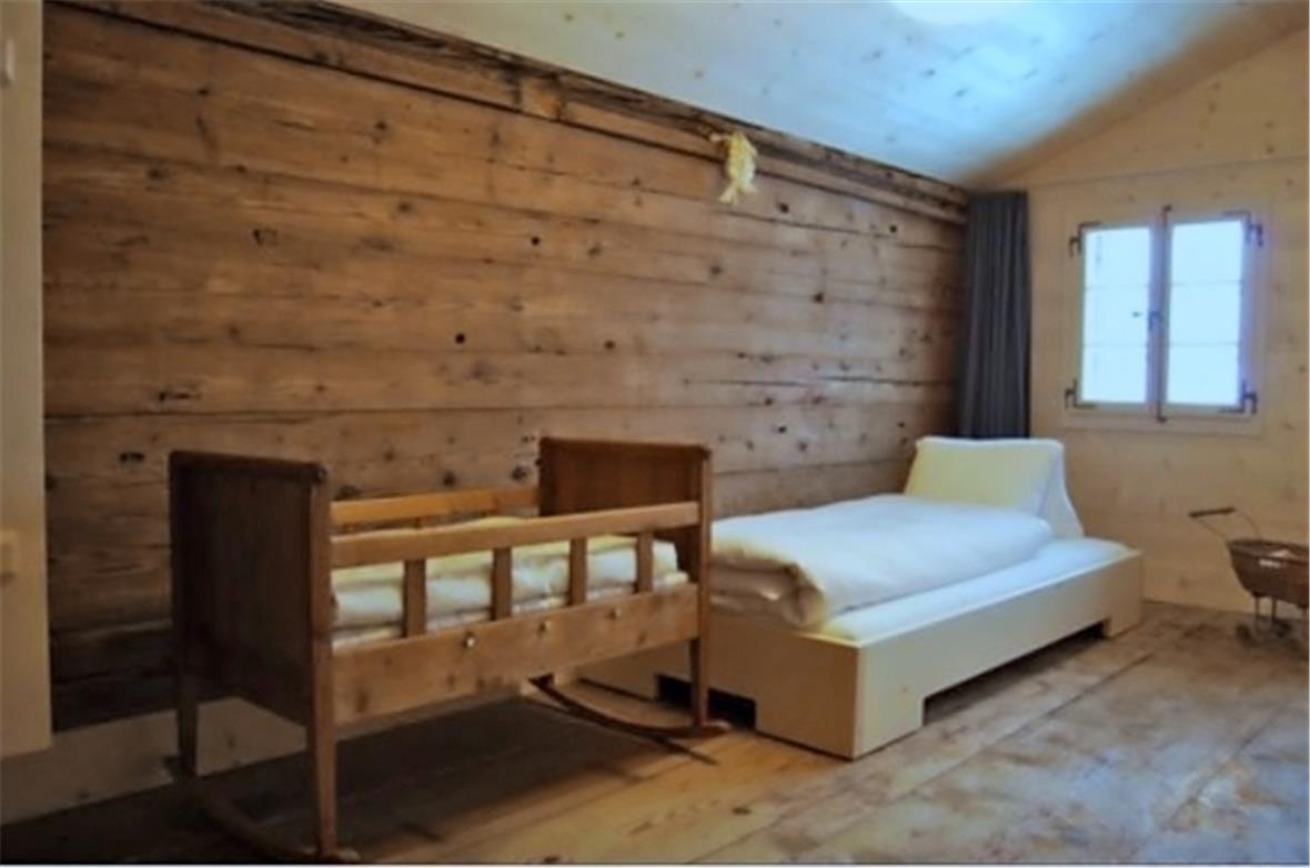 Schlafgaden mit der von Barthlome Imobersteg (Boltigen) restaurierten Kinderbett...