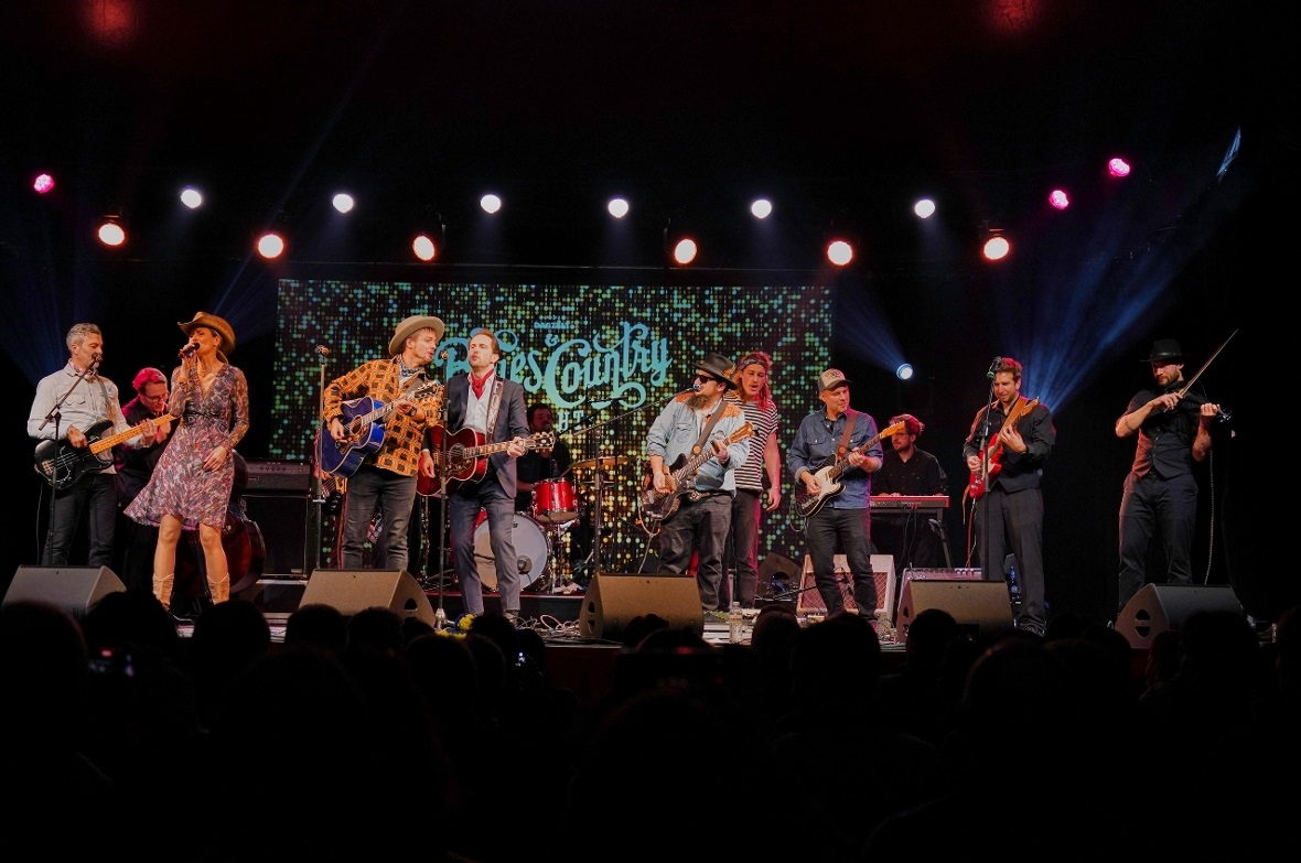 Schlussauftritt mit allen Musikern des Abends.