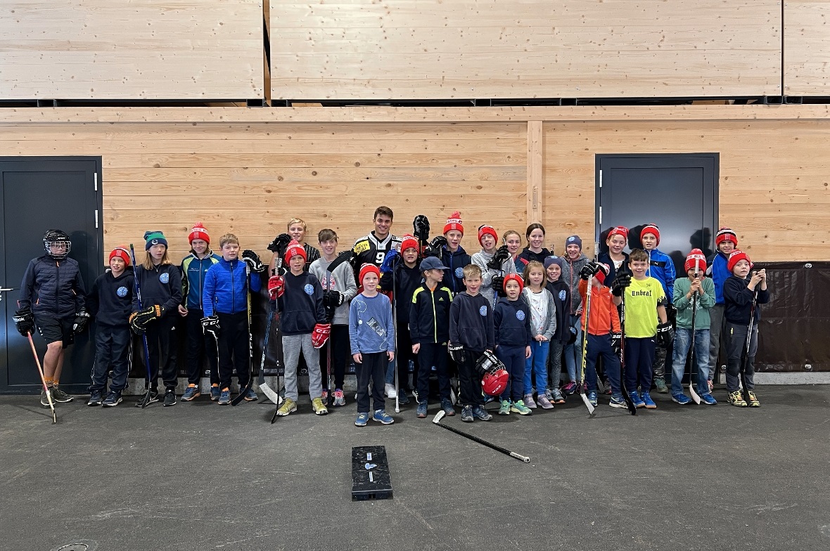 Schlussendlich alle zufrieden über einen gut besuchten Ice Hockey Day, auch ohne...