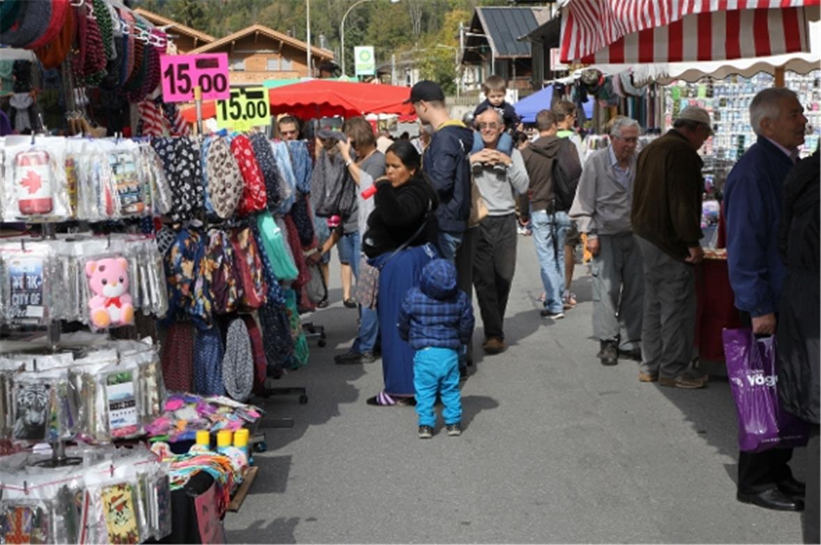Schöm, so viele Leute im Dorf!