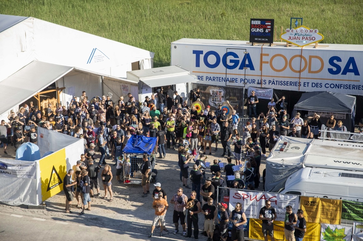 Schon am frühen Freitagabend waren viele Besucher vor Ort.