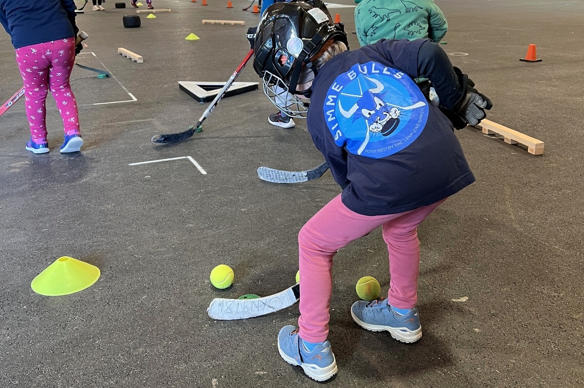 Schon die Kleinsten führten den Tennisball geschickt durch den Parcour.