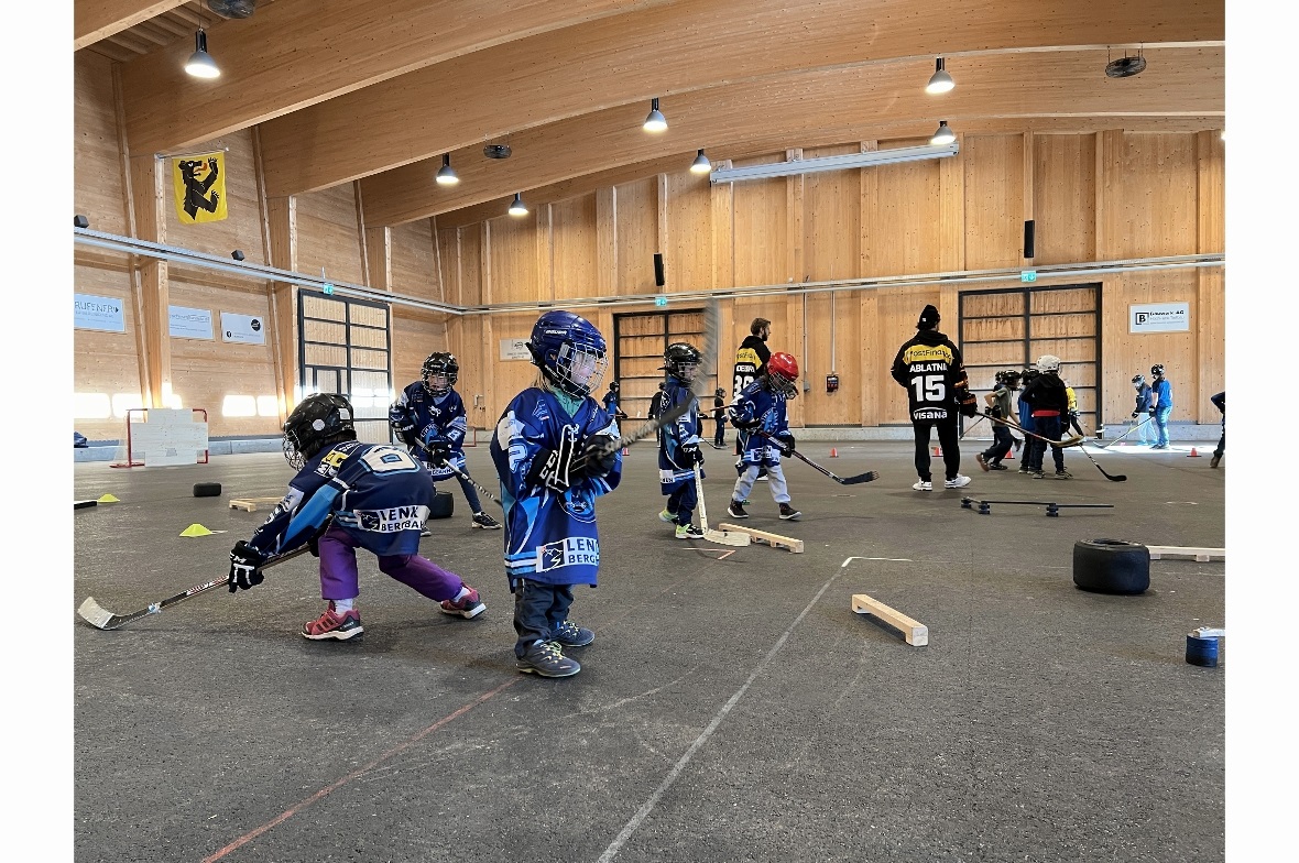 Schon die Kleinsten führten den Tennisball geschickt durch den Parcour.