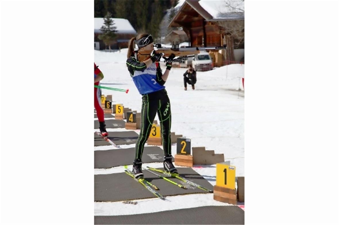 Schützin bei der Schussabgabe