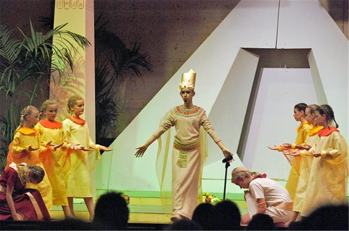 Schutzgott Astromonte zu Nadine: Nun liebes Weibchen, ziehst mit mir…