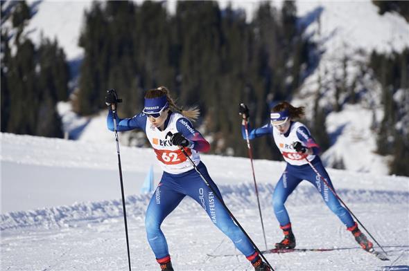 Schweizermeisterin im Spring: Laurien van der Graaff (vorne) sicherte sich am Eröffnungstag im Sprint über 1,25 km auf dem Sparenmoos den Titel.