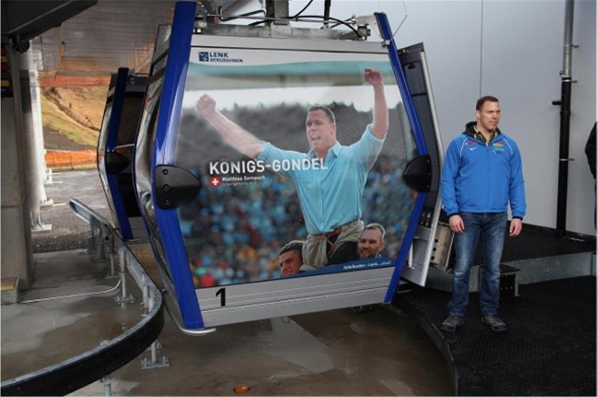 Schwingerkönig Matthias Sempach mit «seiner» Königsgondel Nr. 1.