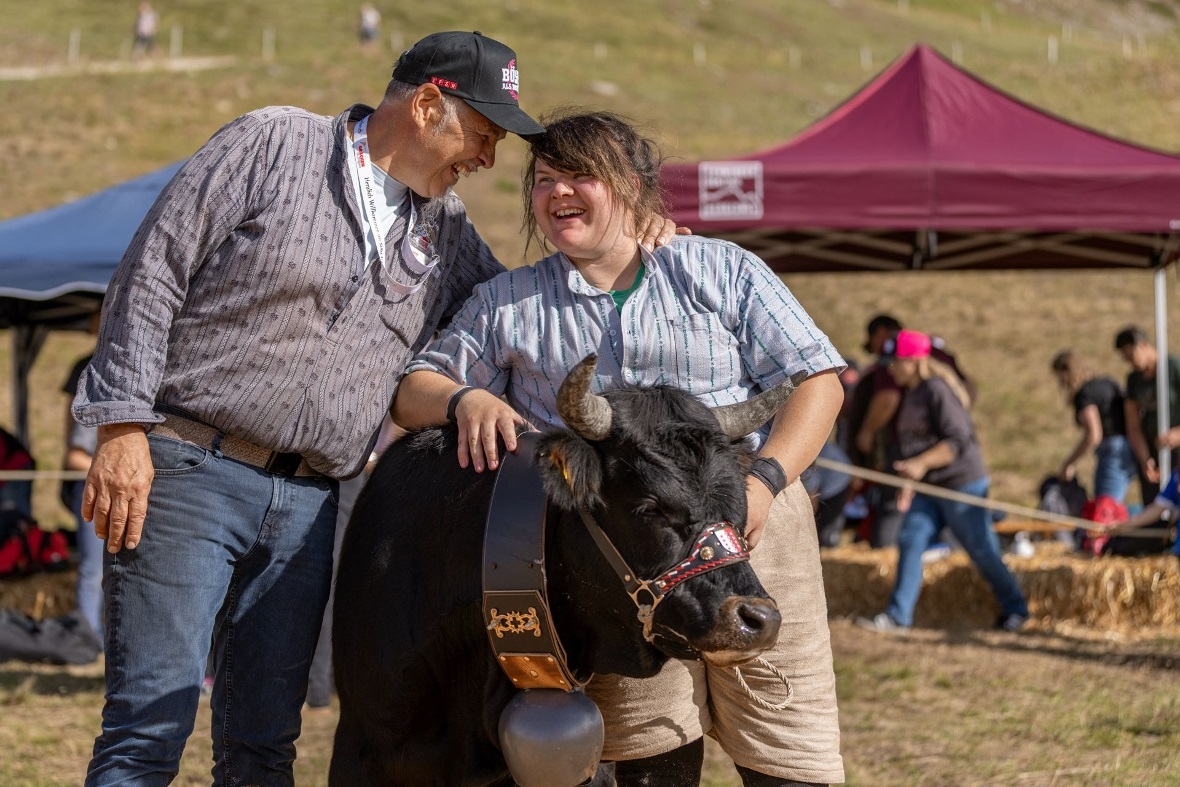 Schwingerkönigin Angela Riesen mit Egon Furrer(Präsident SK Oberwallis) und Er...