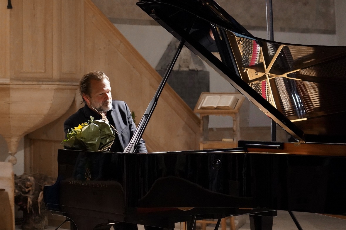 Sebastian Knauer bei seinem Konzert in der reformierten Kirche in Zweisimmen.
