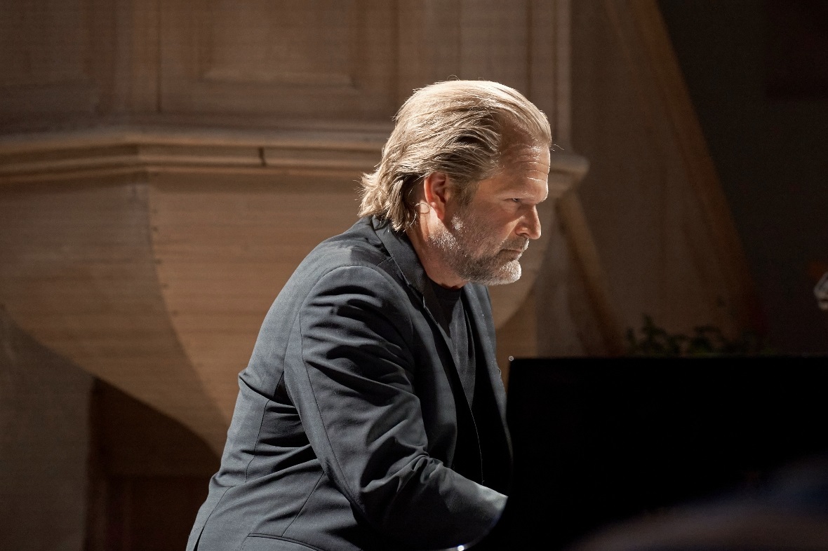 Sebastian Knauer ergänzte die Lesung durch die passende Musik: Hier bei der Mond...