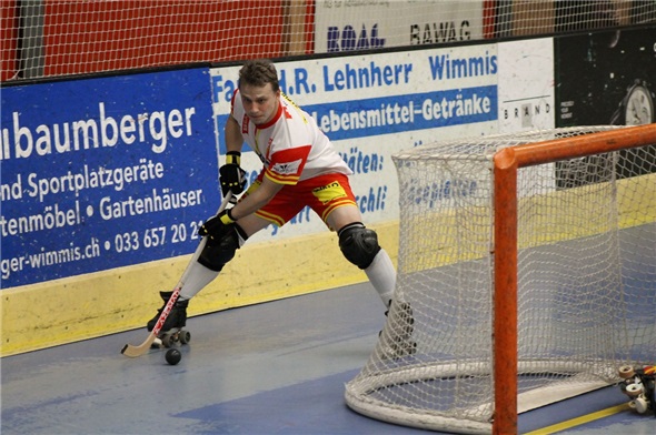 Sebastian Pfähler, der zweifache Torschütze des RHC Wimmis, in Aktion.
