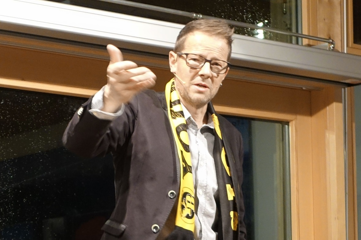 Seine Lieblingsfarbe ist gelbschwarz: Trotzdem fante Bänz Friedli vergangenen Samstag auch für den FC Thun.