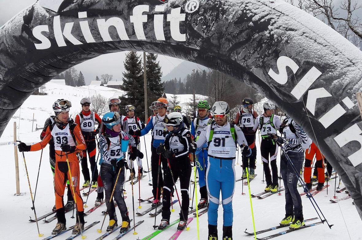 Sekunden vor dem Start: Der spätere Sieger mit weiteren Bestplatzierten.