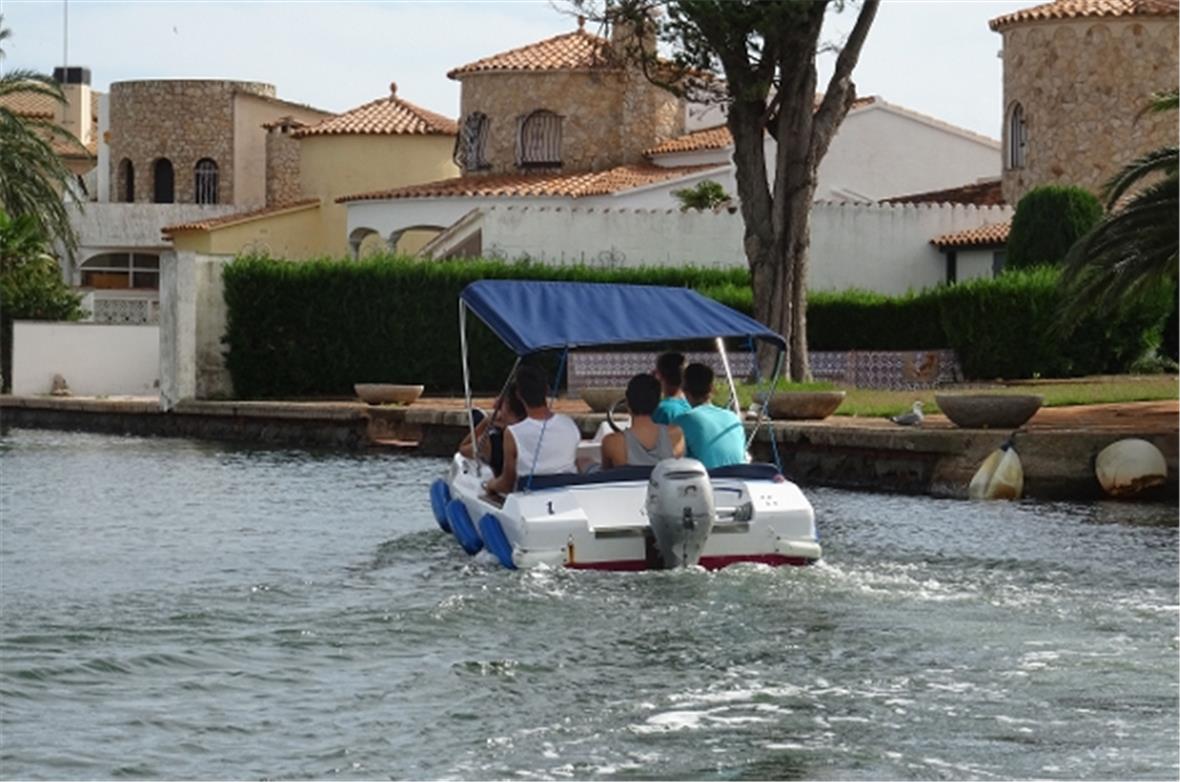 Selber Boot fahren in Empuriabrava.