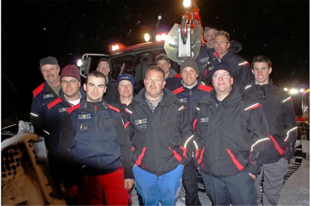 Seltenes Treffen der «Heinzelmännchen»: Für die Snowgames dislozierten die elf BDG-Pistenmaschinenfahrer des Skigebiets Ost (Schönried–Saanenmöser–St.Stephan–Zweisimmen) an den Rinderberg.