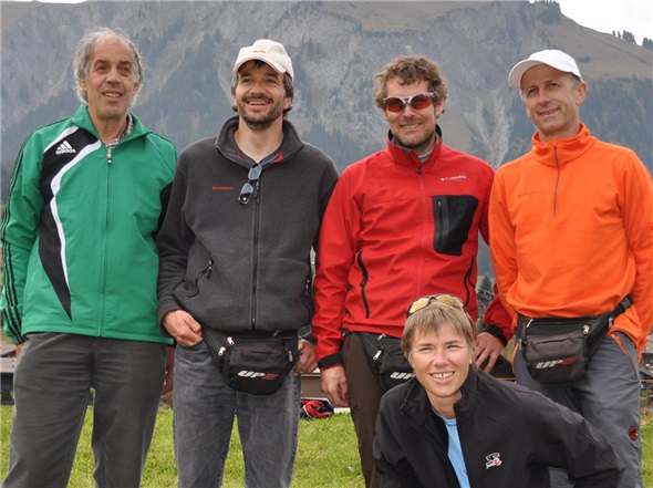 Sepp Kopp, Clubmeister Gleitschirmclub Obersimmental; 3.Ueli Jungen Gstaad; 1.Felix Aegerter, Clubmeister Gstaad; 2.Werner Werren, Gstaad; Brigitte Brand, Clubmeisterin Gstaad.