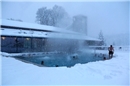 Sich kurz in den Schnee zu legen ist ein grosser Reiz. Die Bademeister finden da...