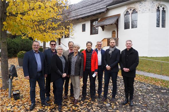 Sie befürworten das Versorgungsmodell «Gesundheitsnetz Simme Saane»: die Gemeindepräsidentinnen und -präsidenten René Müller (Lenk), Albin Buchs (St. Stephan), Beatrice Zeller (Zweisimmen),; Toni von Grünigen (Saanen), Ruth Oehrli (Lauenen), Hausarzt Joachim Maier sowie die Vertreter der GSS: VRP Stephan Hill, Geschäftsstellenleiter Alexander Gäumann und VR Jean-François Andrey.