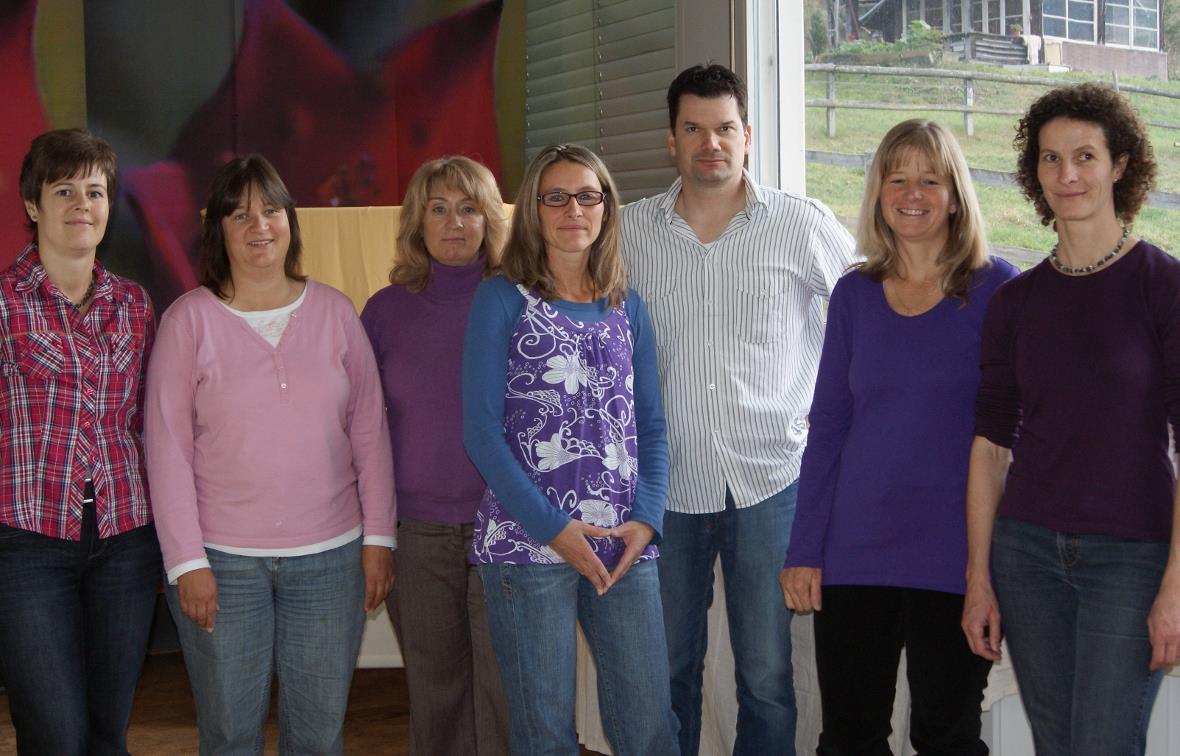 Sie ergänzen das schulmedizinische Angebot in der Erlenbacher Postakut-Klinik: Claudia Wampfler, Kathrin Brunner, Corina Andrist, Renate Neukomm, Remo La Marra, Francine Ludi und Karin Streiff.