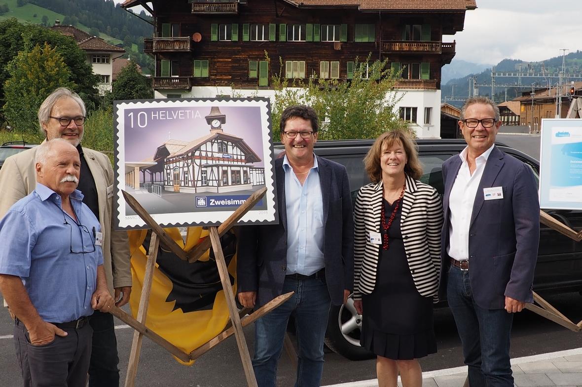 Sie freuen sich über die neue Briefmarke: Gemeinderatspräsident Ernst Hodel, BLS...