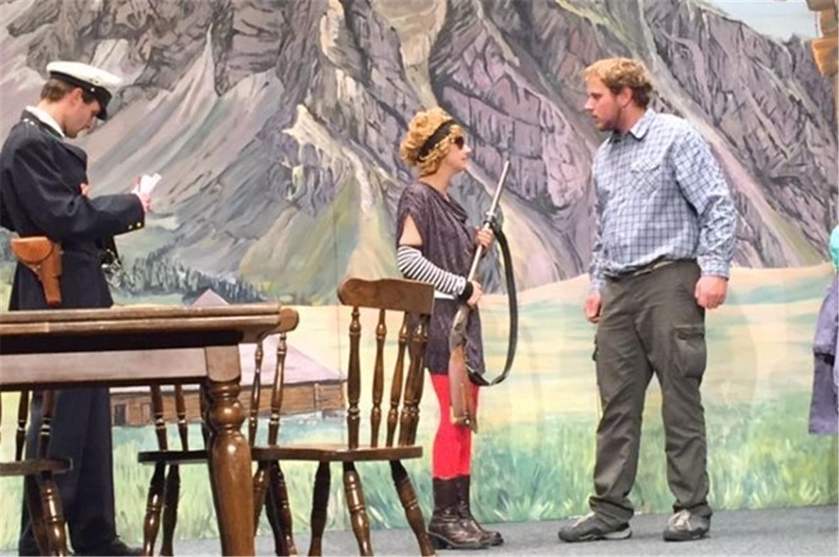 Sie hat sich in den Wilderer verliebt.