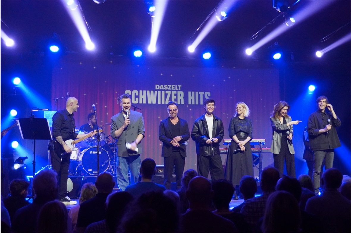 Sie sind  die Stars von Schwiizer Hits: von links Slädu mit seiner Band, Moderat...
