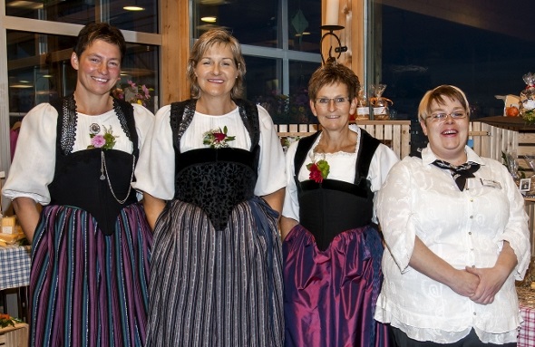 Sie sorgten für einen gelungenen Abend: Annemarie Brügger, Vorspeise, Eva Schäfer, Hauptgang, Ruth Gafner, Dessert und Barbara Rubin, Leiterin Gastronomie im Panoramarestaurant Stockhorn