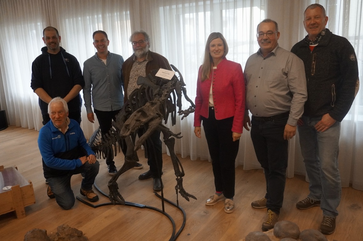 Sie trugen neben vielen anderen massgeblich zum Gelingen des Aprilscherzes sowie zur Ausstellung bei: Markus Bächler (kniend), Stefan Frieden, Volker Herzog, Francois Escuillie, Helena Galanakis, René Müller und Oliver Zolin.