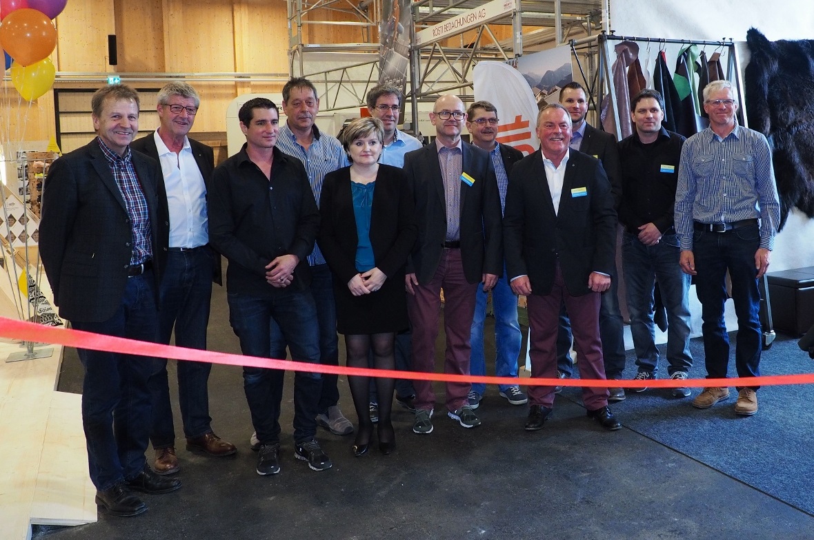 Sie warten auf die Eröffnung: Die OK-Mitglieder, Nationalrat Erich von Siebentha...