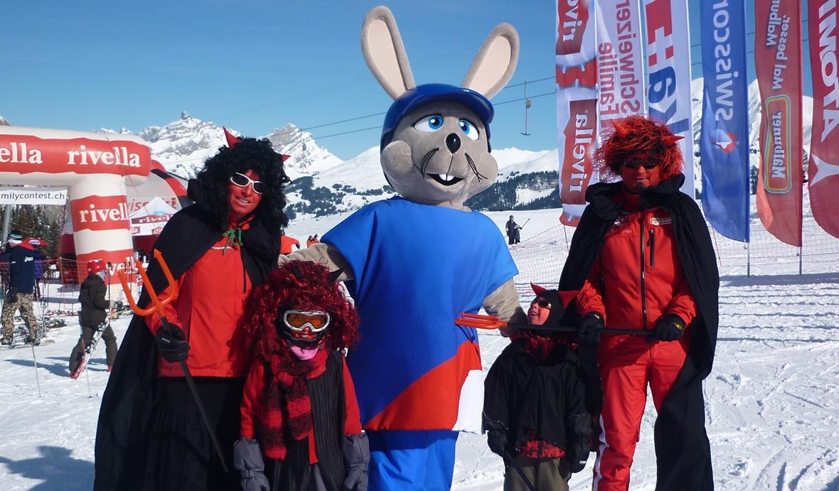 Sieger beim Kostümwettbewerb Familie Adrian Zbären, Lenk als Teufel verkleidet.