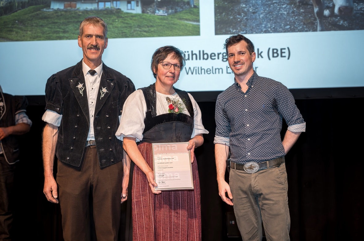 Zwei Prämierungen gingen an die Lenk an die Alp Bühlberg und Alp Ahorni Sieger in der Kategorie Hartkäse: Wilhelm und Erika Lauber, Lenk, von der Alp Bühlberg.