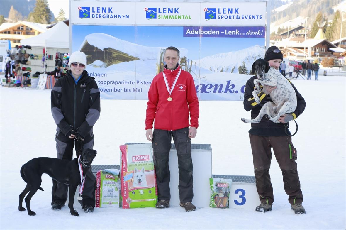 Sieger in der Kategorie Vier-Hunde-Schlitten: 1. Alexander Fay, 2 Christine Lute...