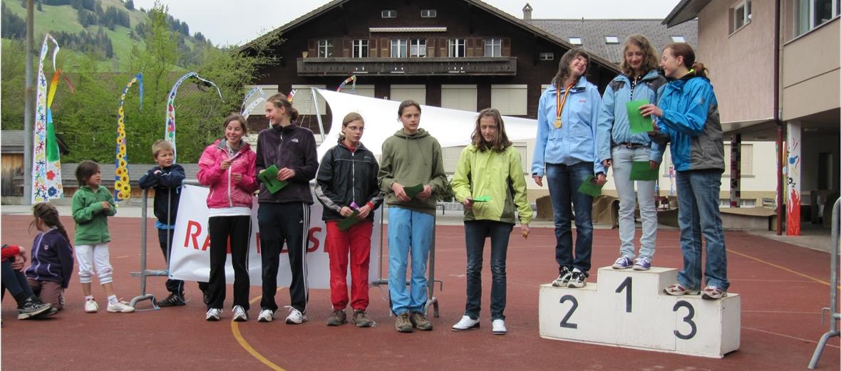 Siegerehrung 80m-Sprint der Mädchen Jg. 95/96