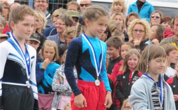 Siegerehrung am Jugitag 2010: Links: Yann Ziörjen K1 (2.Rang), Mitte: Zenia Hunziker K2 (3. Rang), Rechts: Corinne Matti K4 (3. Rang).