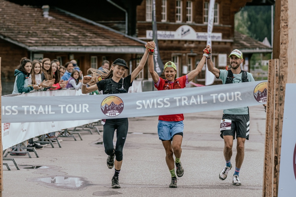 Siegerin Rebecca Robisch beim Zieleinlauf 3-Day-Trail Overall.