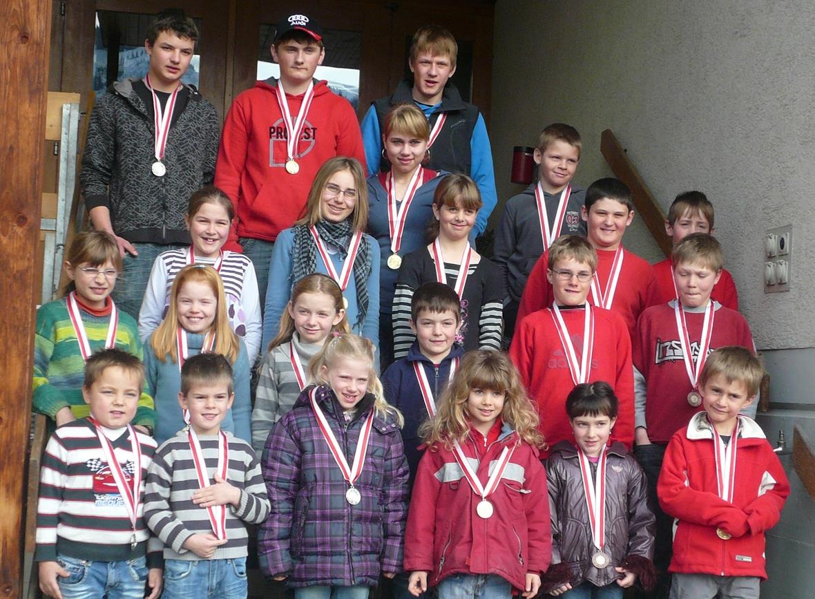 Auf den Spuren von Lara Gut und Carlo Janka Siegerinnen und Sieger am Oberwiler Schüler-Skirennen