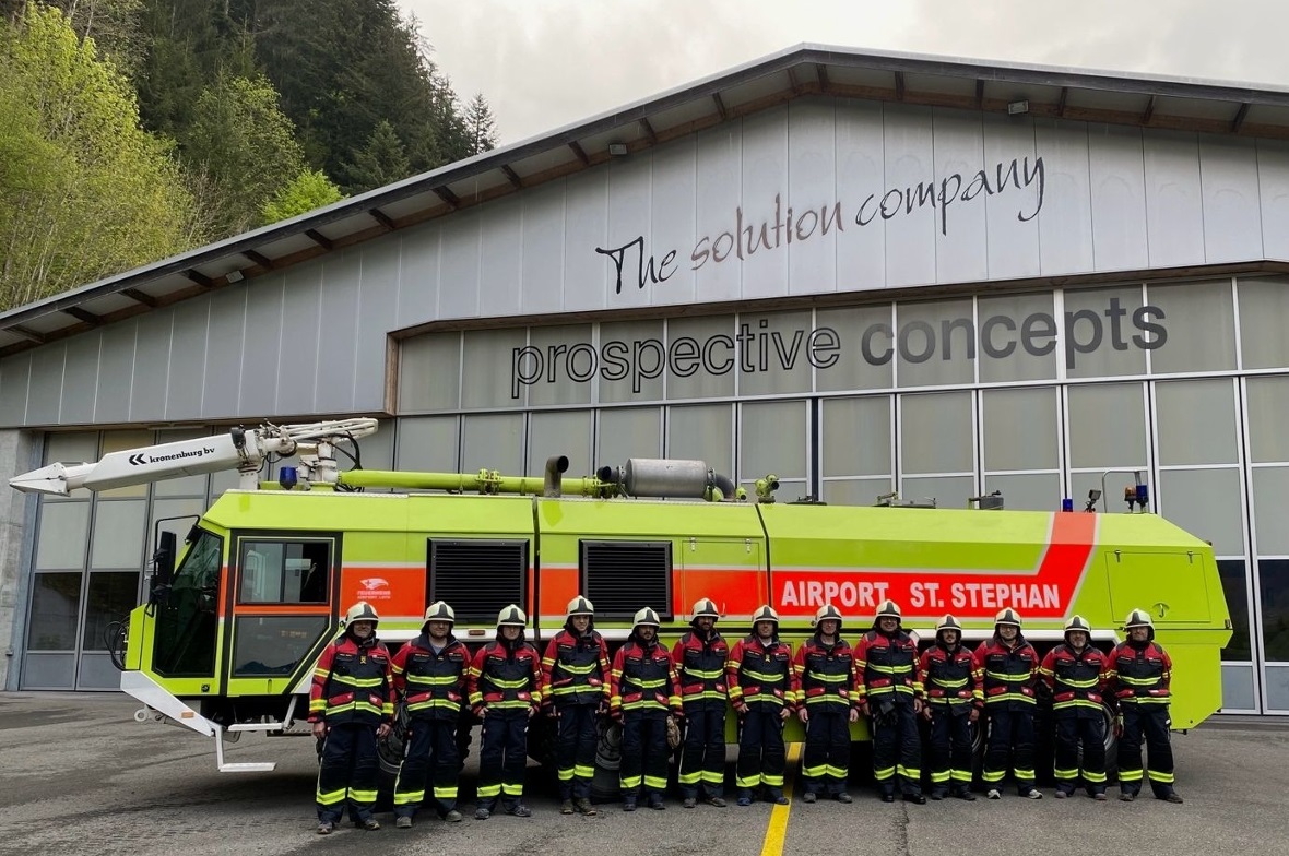 Sieht nicht nur schick aus, sondern ist auch in Sachen Schutz und Funktionalität auf dem neuesten Stand: die neue Einsatzkleidung der Airport Feuerwehr St. Stephan.