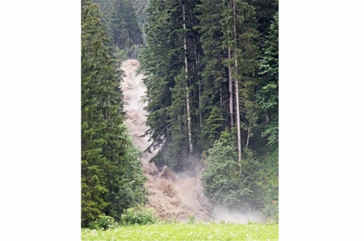 Simmenfall mit dem Jahrhundertwasser.