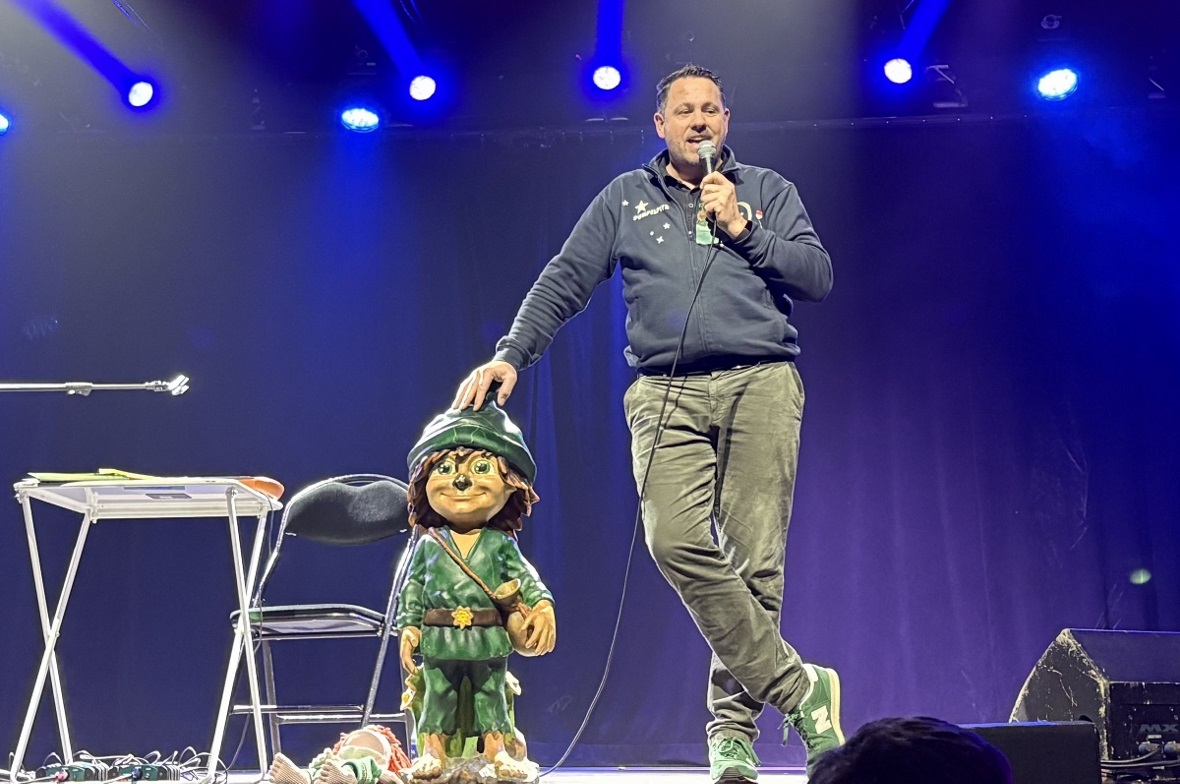 Simon Fankhauser stellt seinen lang bekannten Freund den Waldkobold Pumpelpitz v...