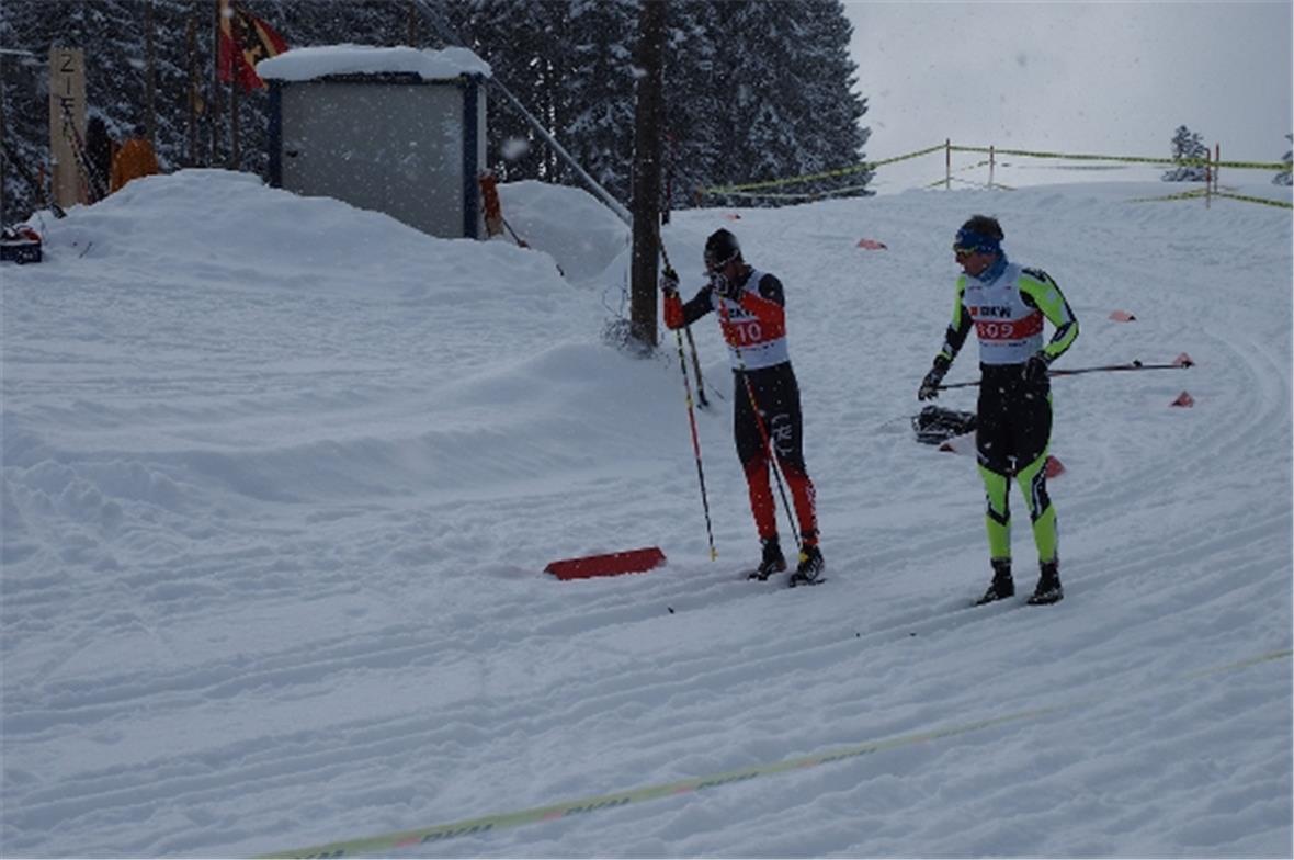 Simon Hammer überholt den Spanier Marcos  Puigdefabregas.