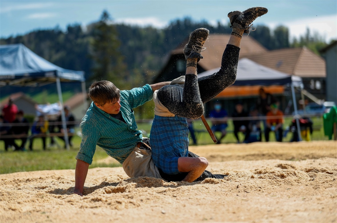 Simon Stucki (Jg. 2005) vom Horboden stellte beim Mittelländischen Schwingfest in Riggisberg gegen Jonas Wüthrich aus dem Trub.